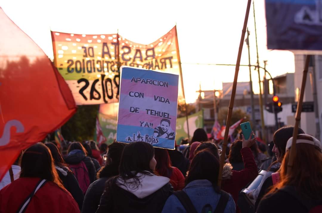 ManuelaC22's tweet photo. Hace dos años Tehuel de la Torre se fue de su casa a una supuesta entrevista de trabajo y nunca regresó. ¡Hoy seguimos exigiendo su aparición con vida ya! El Estado y el gobierno son responsables.

#AparicionConVidaDeTehuel #AparicionYa #DondeEstaTehuel https://t.co/yPkFsINCE4