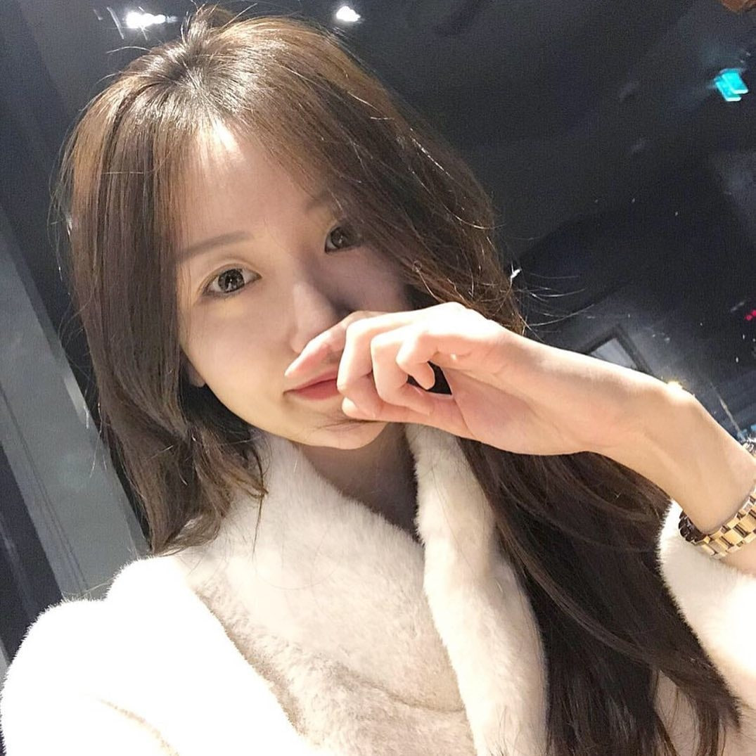 In the cold night, only a sweater can bring you enough warmth.