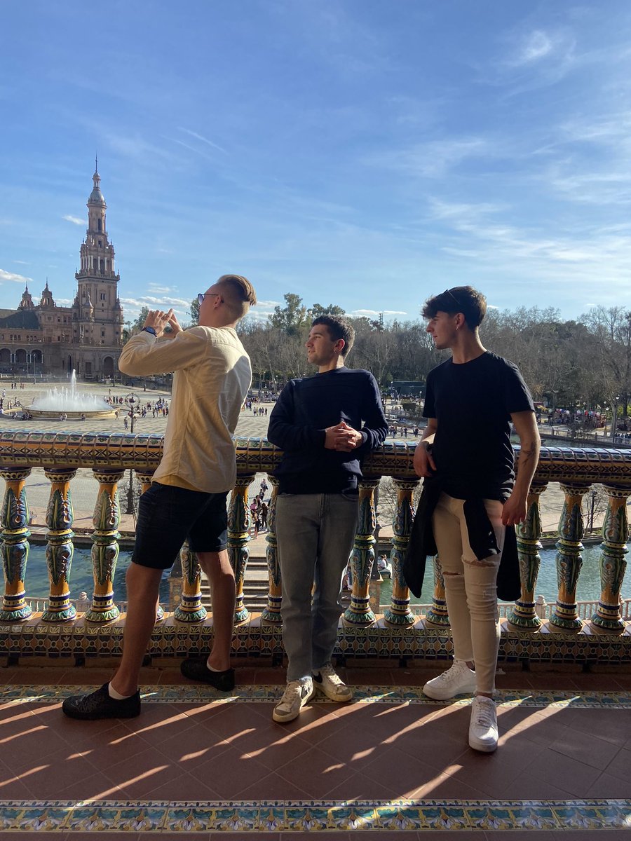 Alguien que nos quite al guiri.