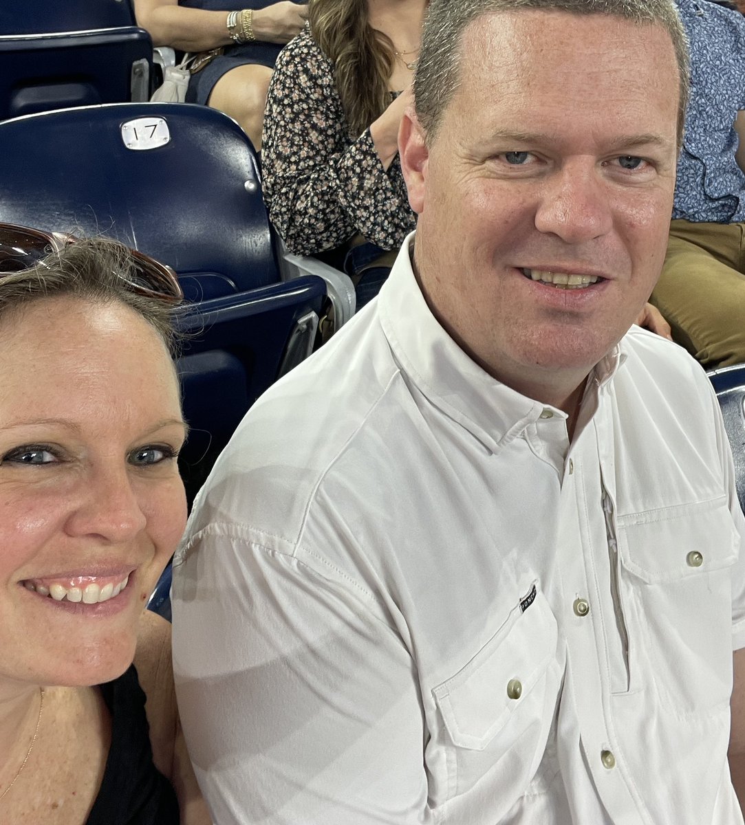 MNBellinger's tweet photo. #RODEOHOUSTON https://t.co/ZBSIfDTt4T