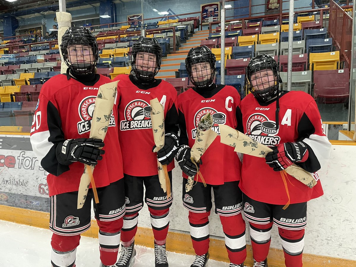 A tribute to our graduating players after today’s game - Julia Butler, Molly Gill, Haley Ryan and Emily Stride - lots of wonderful hockey memories made over the years ❤️🥅🏒❤️