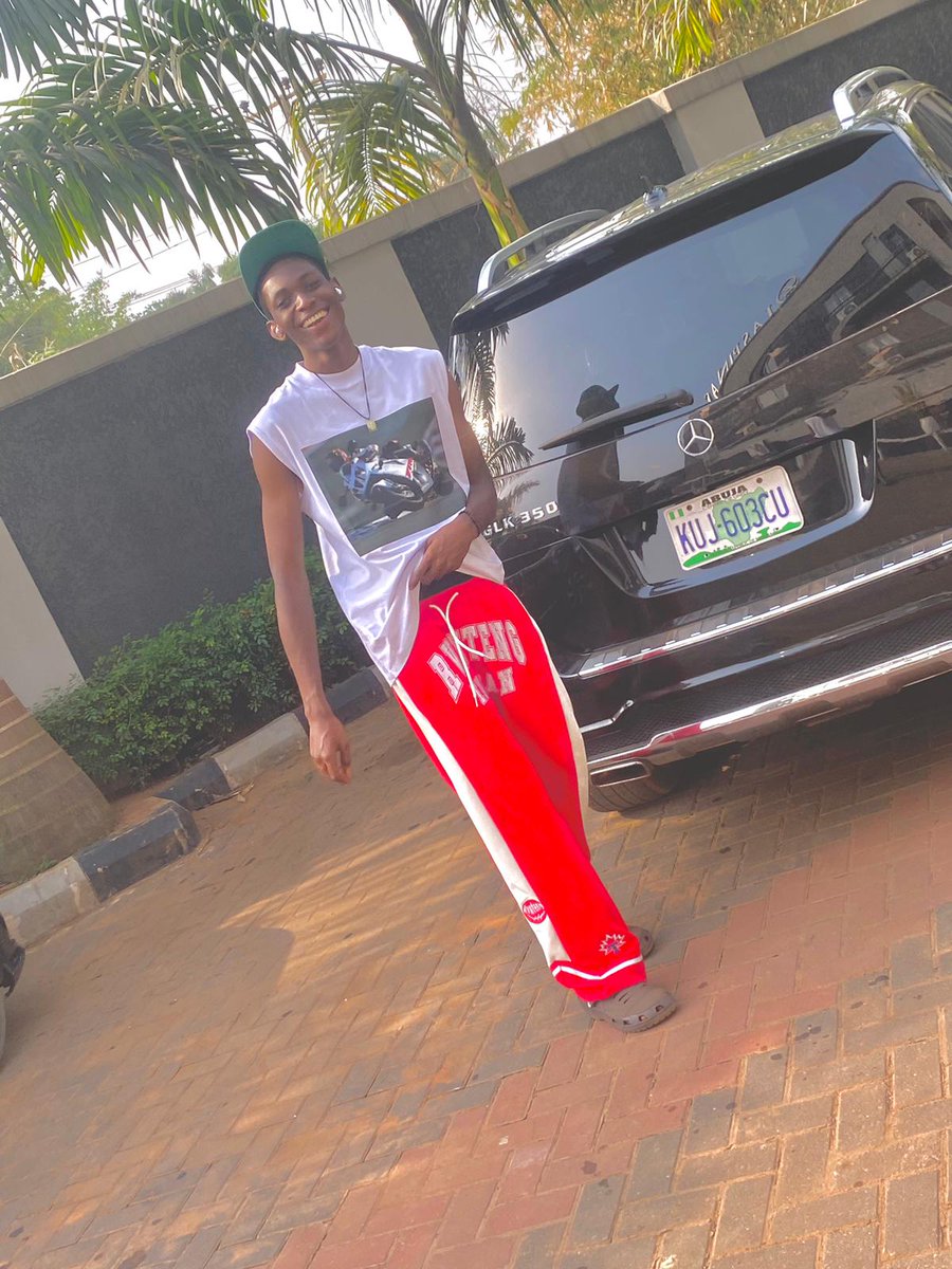 LIVE YOUR LIFE LIKE EACH DAY IS THE LEAST OF IT ALL🌹🥰💯