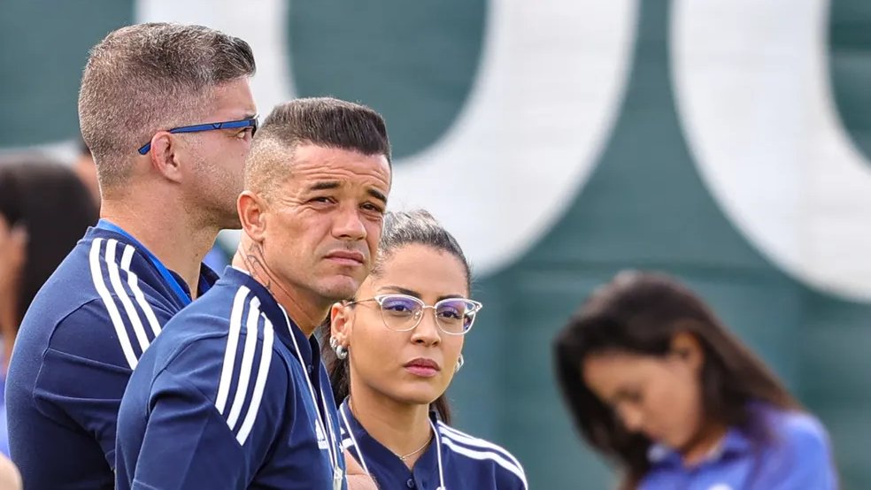 geglobo's tweet photo. Após a derrota para o América-MG, o clima ficou tenso no vestiário do Cruzeiro.

Houve discussão entre atletas, e D'Alessandro, gestor de futebol, precisou intervir ➡ https://t.co/o6va2zMku4 https://t.co/IoVUvYBYpa