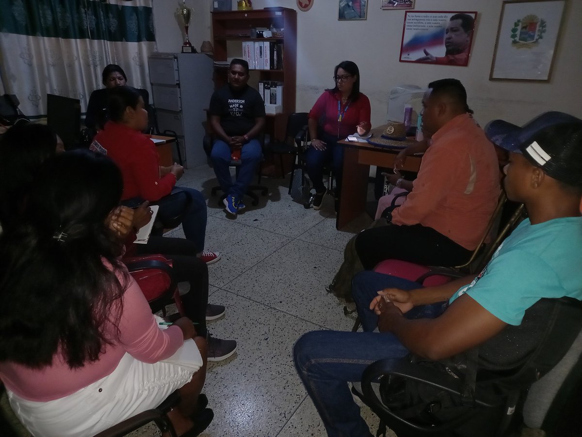 #Sabado11|| 🇻🇪
- Extraordinaria reunión con el Equipo Nacional de Educación Indigena, debatimos y planificamos proximas asambleas con nuestros Docentes Indigenas del Estado #Apure.

<a href="/NicolasMaduro/">Nicolás Maduro</a>
<a href="/_LaAvanzadora/">Yelitze Santaella</a>
<a href="/CLARAVIDALV/">Clara Vidal</a>
<a href="/eduardopiate2/">eduardo piñate</a>
<a href="/PrensaZEA1/">Prensa Zona Educativa Apure</a>
<a href="/inidi_ve/">@INIDI_VE</a>

#SoleimaniVive