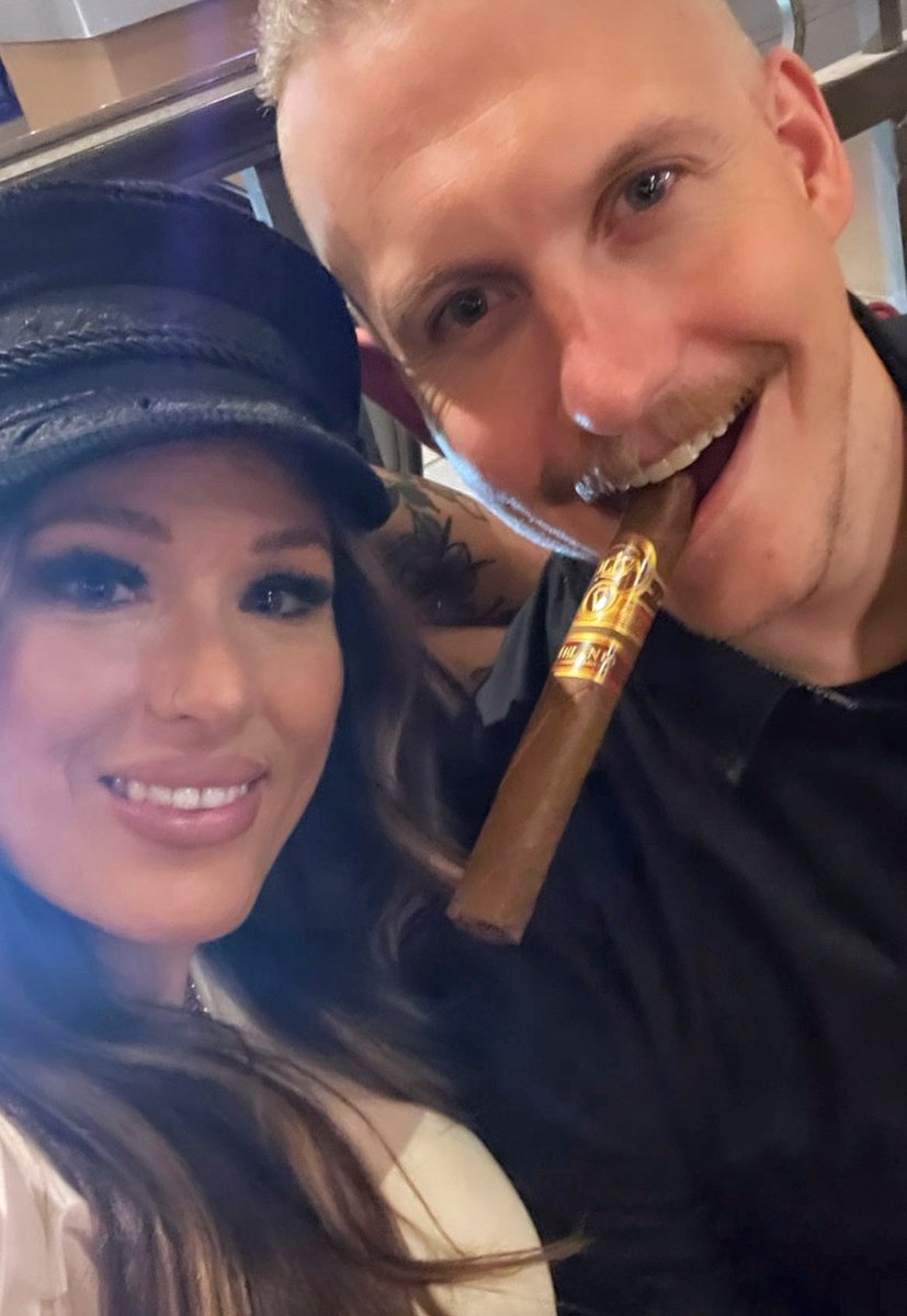 Out with the wife, enjoying one of my favorites! @OlivaCigar Serie V Melanio with some @TheGlenmorangie Nectar D’Or 12 Year! Got my lady, my cigar and my scotch…recipe for a perfect evening! @CigarAficMag @cigarsnobmag #cigar #scotch #whisky #PSSITA #LasVegas #cigars #smoke