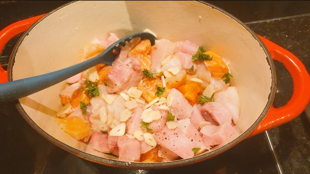 I want to thank everyone who has thanked me for my campaign work, blogs exposing #Goldfraud 
I'm exhausted & fighting lot's of battles right now.
Cooking is my therapy. 
Made chowder, roasted veg earlier.
@dunnesstores #BishopstownCourt is wonderful.
Very #Autism friendly too ❤