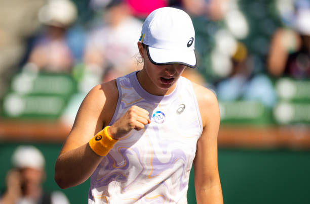 travel__Sports's tweet photo. ❣️ @iga_swiatek ⚡️ 6 - 🥯, 6 - 🥖 peRFection 🙌
🔛 #demolitionMode in #TennisParadise 🌴 https://t.co/5807YJxIUX