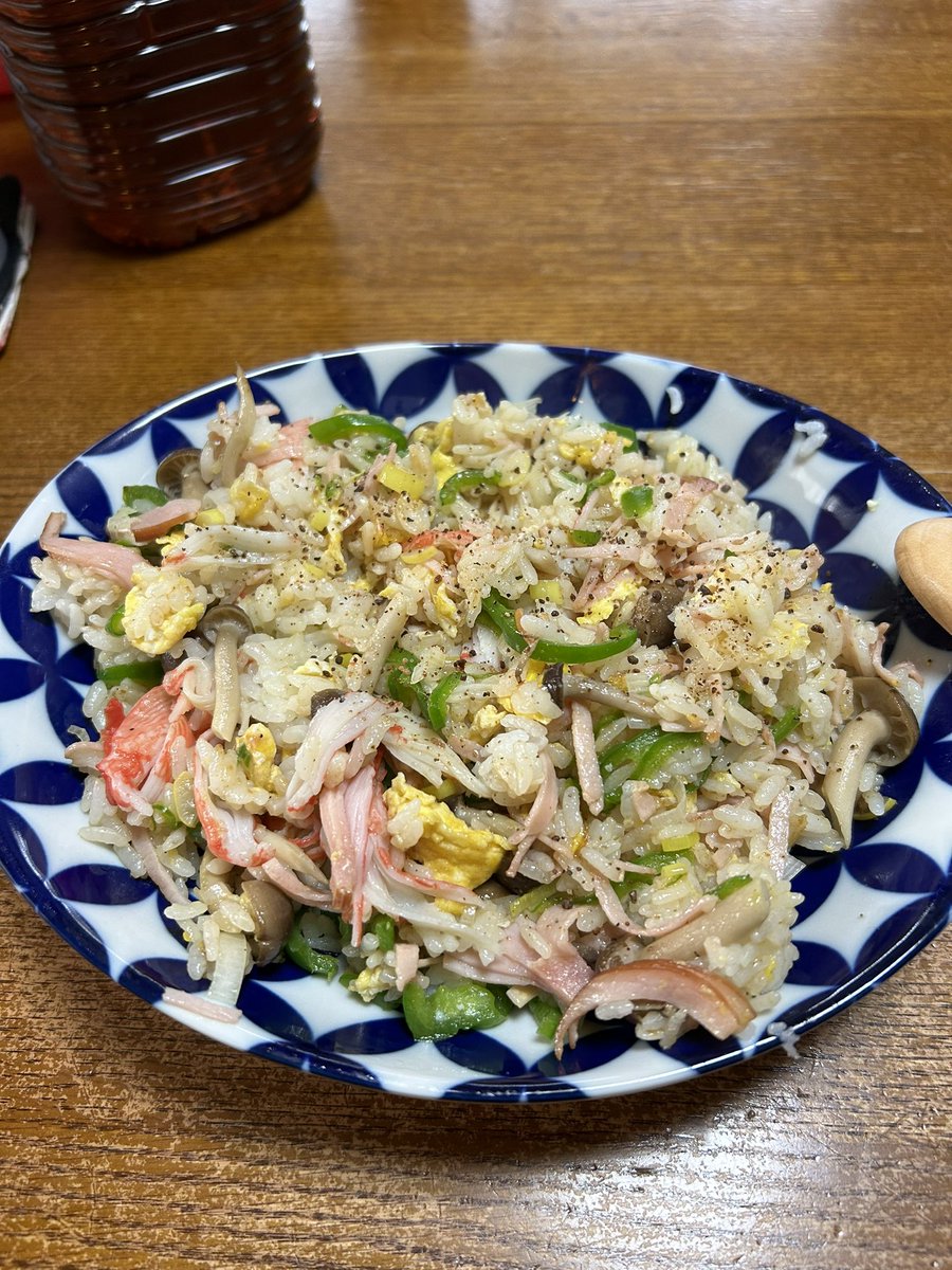 冷蔵庫で作るスパイシーなディルピクルスのレシピ