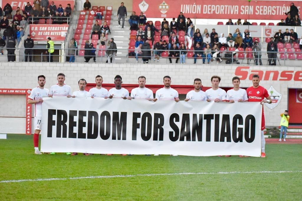La @UDSanse  con Santiago  💪

Ojalá pronto sea liberado y le veamos en #SanSe.

#FreedomForSantiago #VamosSanSe #DeSanSeAQatar