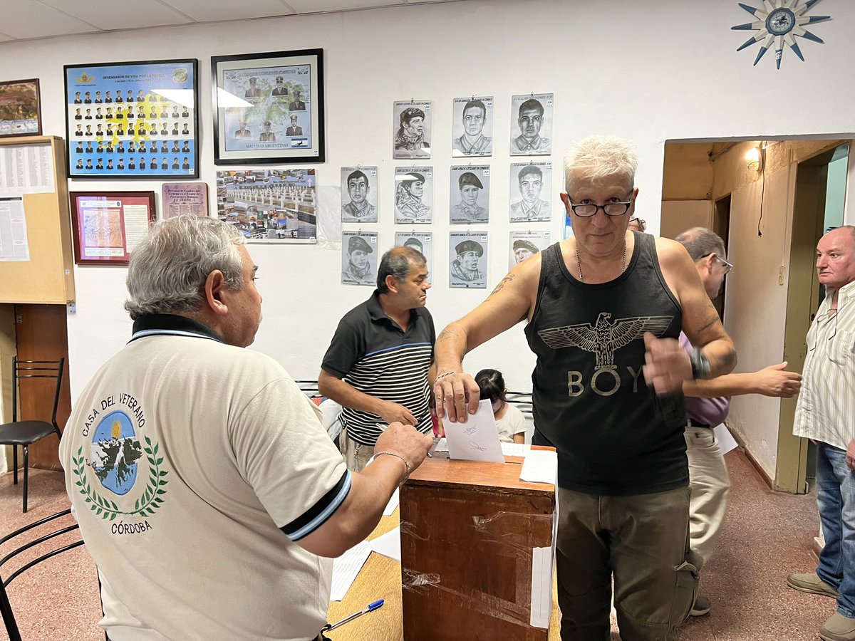 CasaDelVeterano's tweet photo. VGM Roberto Altamira fue elegido con el 63,24% para conducir los destinos de nuestra Agrupación Veteranos de Malvinas y Atlantico Sur.

Ayer, en Asamblea Ordinaria y con la participación cívica de 185 socios la Lista 2 UNIDOS obtuvo 117 votos, 67 la Lista 1 y 1 voto en blanco. https://t.co/E8Qozfiwc2