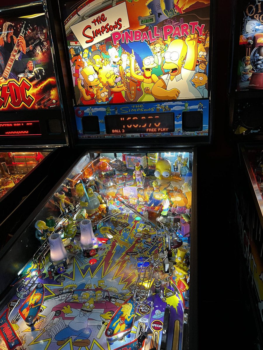 RGHDudes's tweet photo. Wife’s idea of a date night…that’s why I married you #cowabunga #TMNT #yeastercades #arcade #datenight https://t.co/enxiCBZXTY