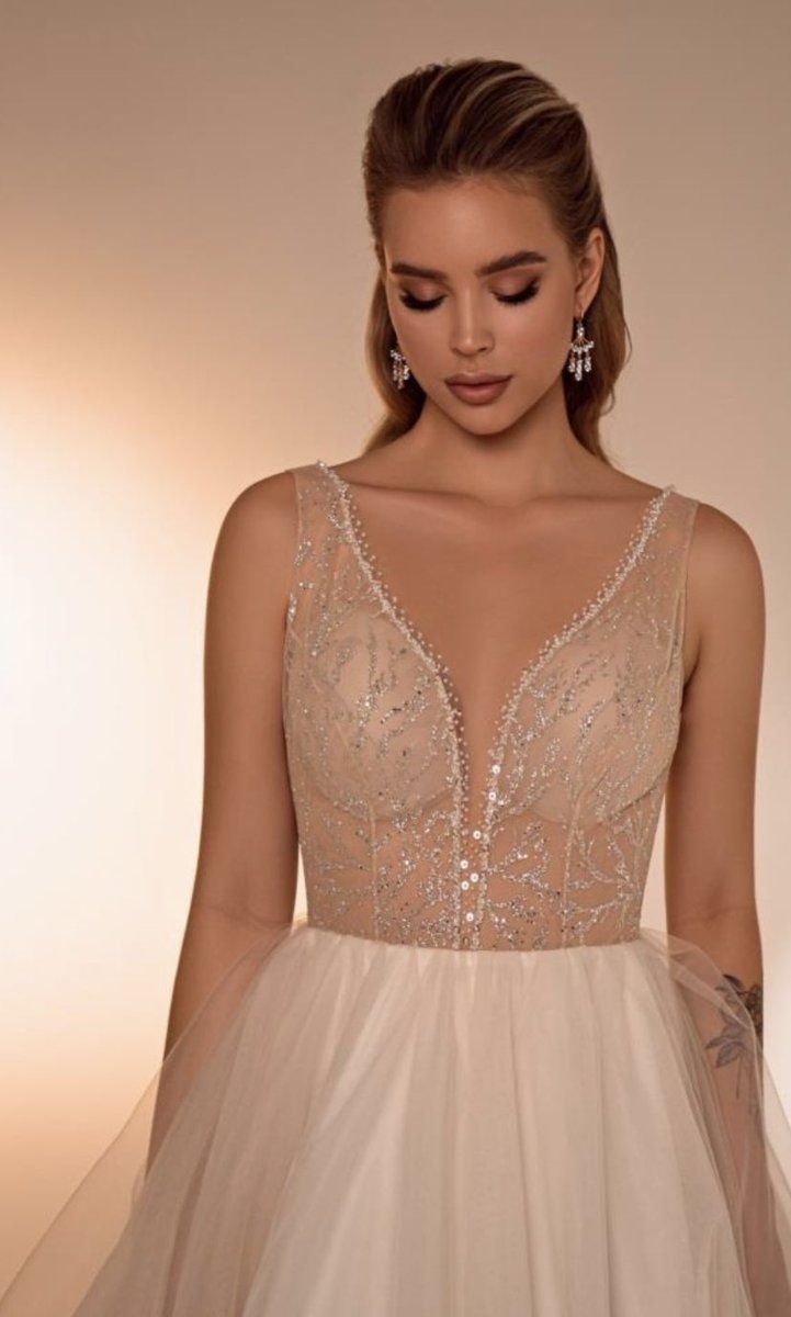 #weddingdressshopping #weddingdressdesign #wedding dress details #weddingdressmaker#easyweddings 
#stunningweddingdresses

#bridaldress #weddinggown #fashiondesigner