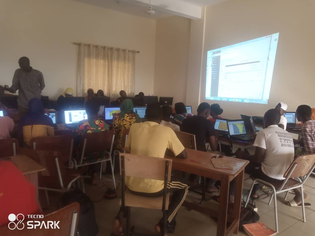 Youthmappers UNIVSEGOU (@youthmappersus) on Twitter photo Une journée fructueuse passée sur des échanges sur QGis avec les étudiants de la licence 2 de l'aménagement du territoire de l'université de Ségou.
<a href="/youthmappers/">YouthMappers</a> #OSMMALI #UniversitedeSegou Une journée fructueuse passée sur des échanges sur QGis avec les étudiants de la licence 2 de l'aménagement du territoire de l'université de Ségou.
<a href="/youthmappers/">YouthMappers</a> #OSMMALI #UniversitedeSegou