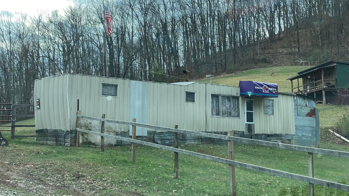 TomKiely_'s tweet photo. Hardcore kids be like ‘this my favourite venue’ https://t.co/prUMdPbQPY