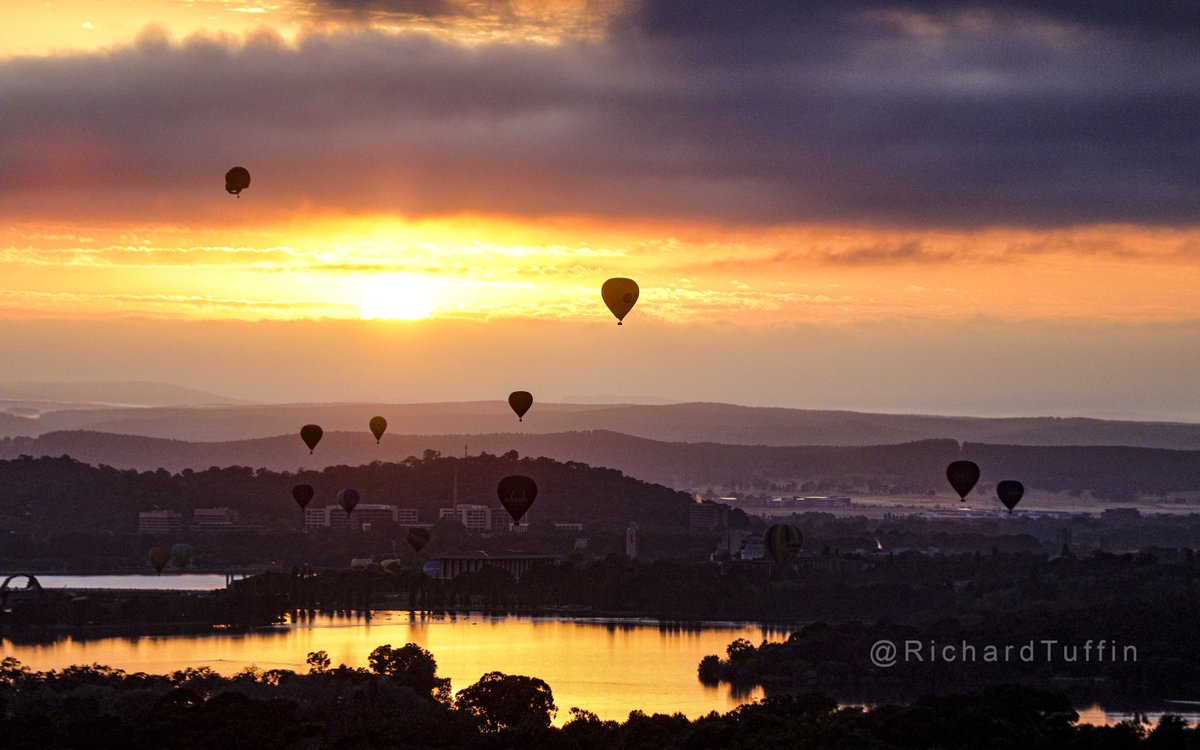 Final bit of balloon porn for the day now that I've had time to edit shots on my laptop.

Worth the early start to cop this view for an extended period!

#canberraballoonspectacular #visitcanberra