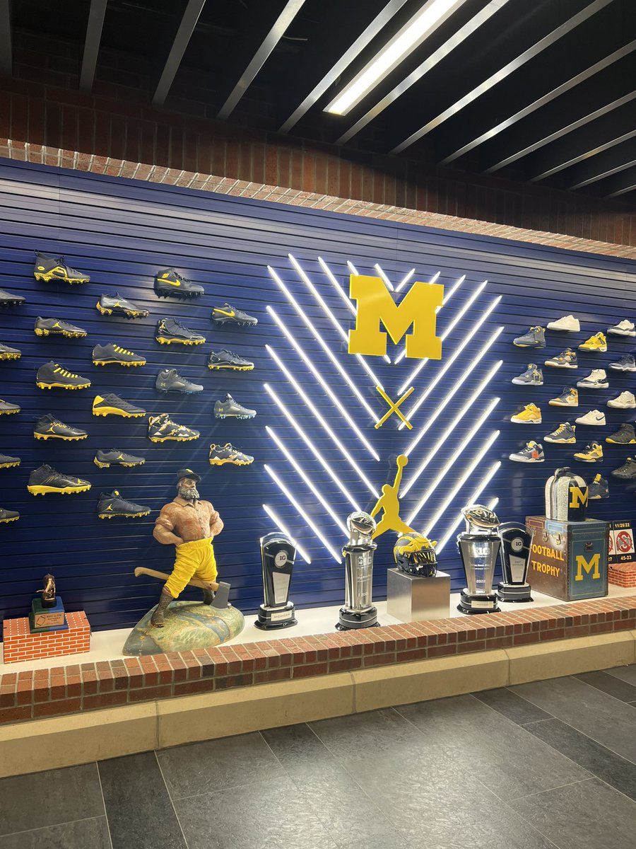 Jordan Bernard (@jordanbernard75) on Twitter photo Had an amazing visit at Michigan today. Thanks for the tour @cbryant58 Looking forward to coming back.<a href="/hoggsgonewild/">hoggsgonewild</a> <a href="/ReggieWynns/">Rising Stars Scouting</a> <a href="/AthPrep/">AthleticPreparation</a> <a href="/Coach_SMoore/">Sherrone Moore</a> <a href="/TheD_Zone/">The D Zone</a> <a href="/AllenTrieu/">Allen Trieu</a> Had an amazing visit at Michigan today. Thanks for the tour @cbryant58 Looking forward to coming back.<a href="/hoggsgonewild/">hoggsgonewild</a> <a href="/ReggieWynns/">Rising Stars Scouting</a> <a href="/AthPrep/">AthleticPreparation</a> <a href="/Coach_SMoore/">Sherrone Moore</a> <a href="/TheD_Zone/">The D Zone</a> <a href="/AllenTrieu/">Allen Trieu</a>