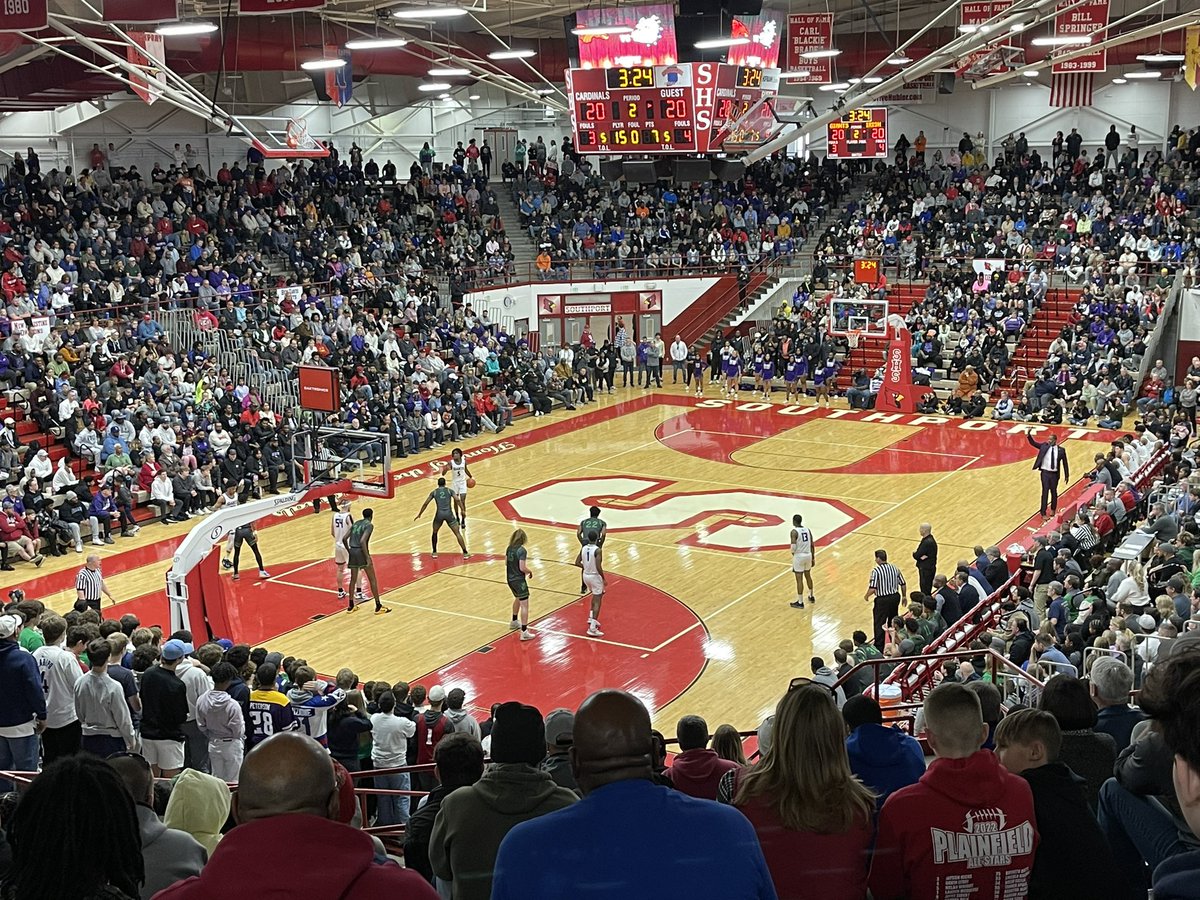 In 49 states it’s just basketball…but this is Indiana!  #IHSAA1 #bendavis #cathedral