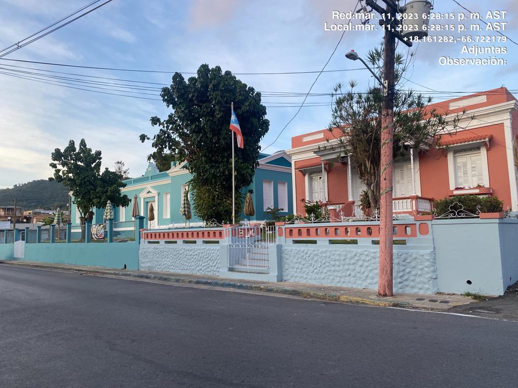 casapuebloorg's tweet photo. Los cariñitos a la antigua escuela elemental (1903) y Casa Pueblo (190X) se completaron hoy con rejas y portón nuevo, pintura, sellado y más. #PoderSocial 🎊🎉🍾 https://t.co/8dKeJqpai5
