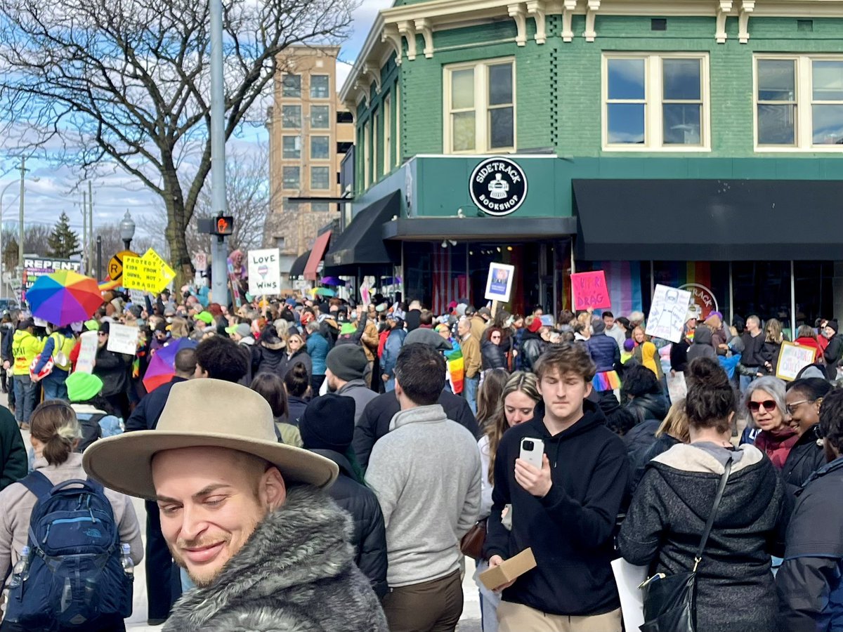 Proud of how people in Royal Oak stood up to bigotry in #OaklandCounty today 💪🏼 #HateWontWin