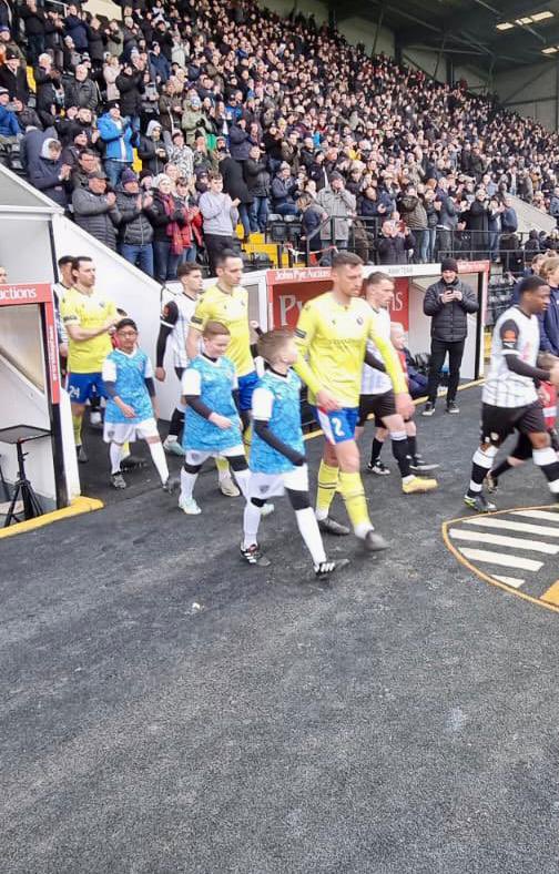 leebosher's tweet photo. Cracking evening @Official_NCFC for my son and the @lborodynamofc U10 Ambers team. Walking out with the players, getting on TV, eating chips and watching a 3-1 win 👍🏼👏🏼😊 ⚽️ https://t.co/pKTvB4u9UE
