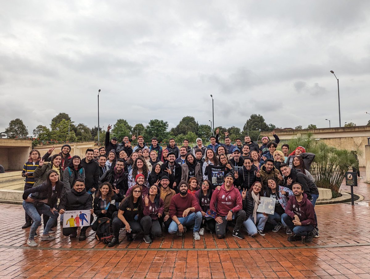 AngievivianaGT's tweet photo. Amo lo que logra hacer la música y el amor por una misma banda ❤️ love my family 🫶🏻
#paramore #ParamoreEnColombia #parafamily @paramore @ParamoreCO https://t.co/LJRynjcjjB