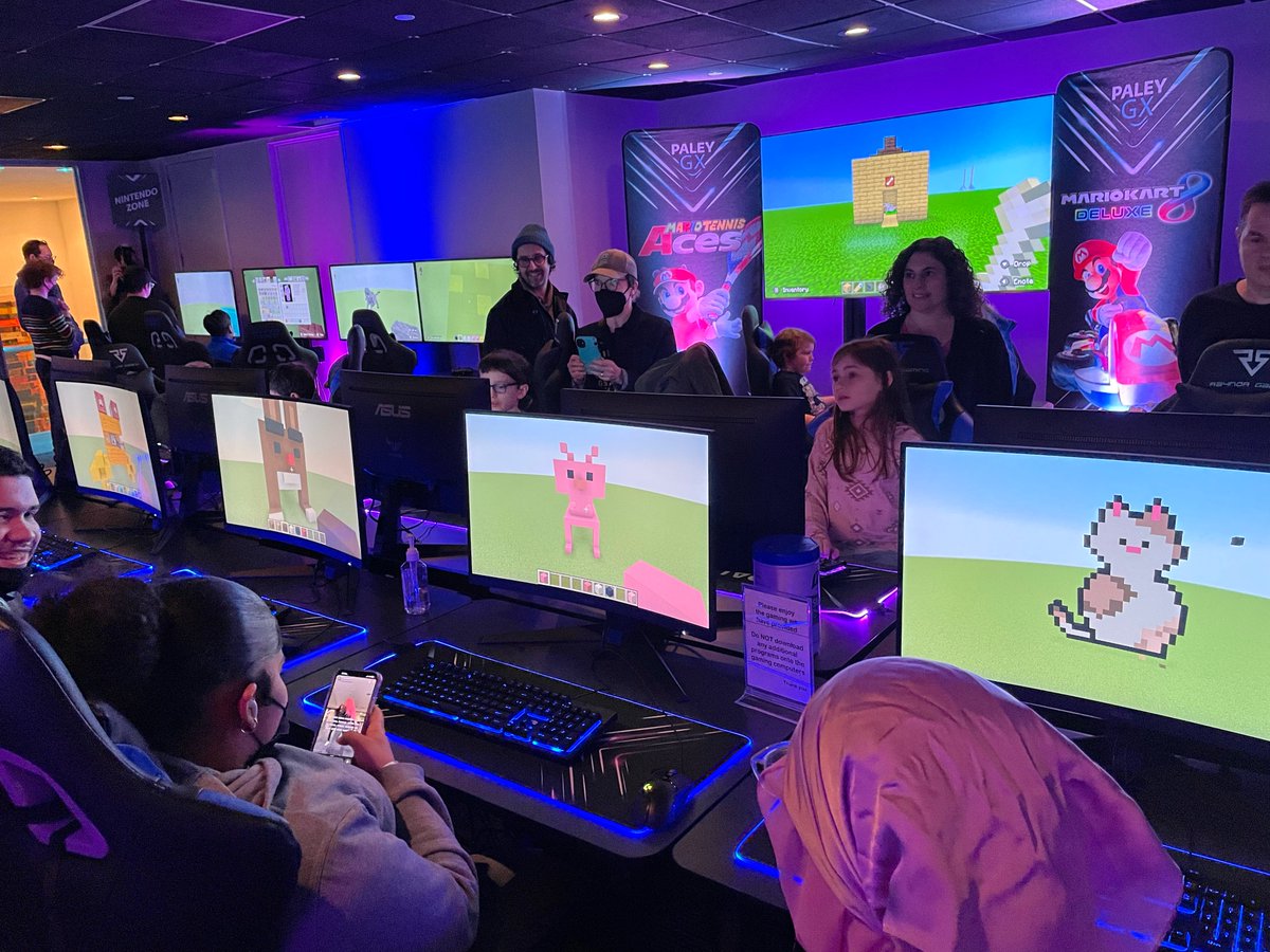 My Minecraft Club members had a great time with the Minecraft build challenge that was hosted by the @paleycenter! Competitions like these are a great way of encouraging creativity and planning.

#MinecraftEdu #Minecraft #Esports #EsportsEdu #PaleyMuseum #PaleyGX