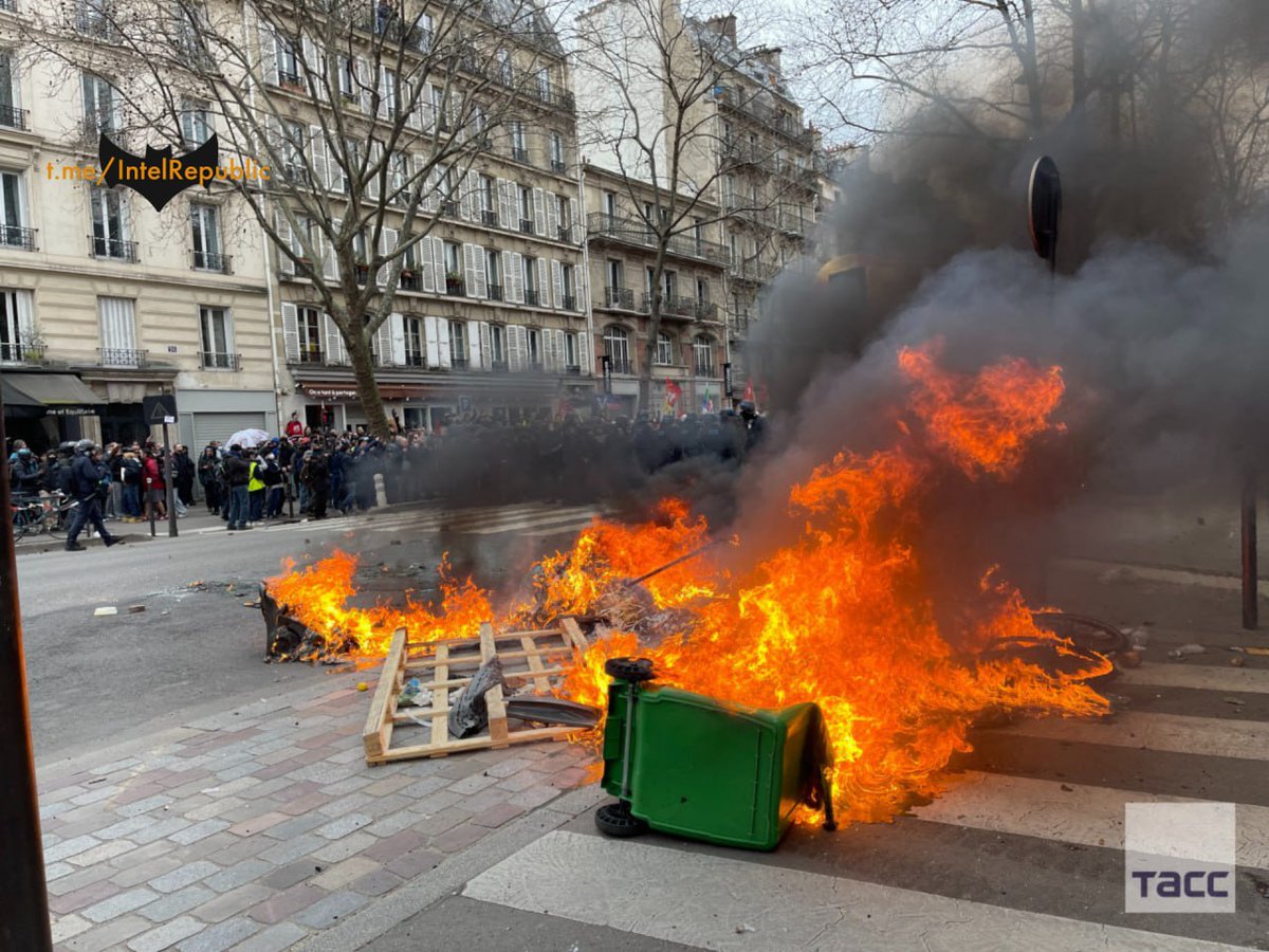 Caveman2200's tweet photo. #Paris mostly peaceful #Protest pension reforms. 🤣🤣🤣 @CNN #France #UltraMAGA #MAGAForces #MegaMAGA https://t.co/MZFH9qWF1C