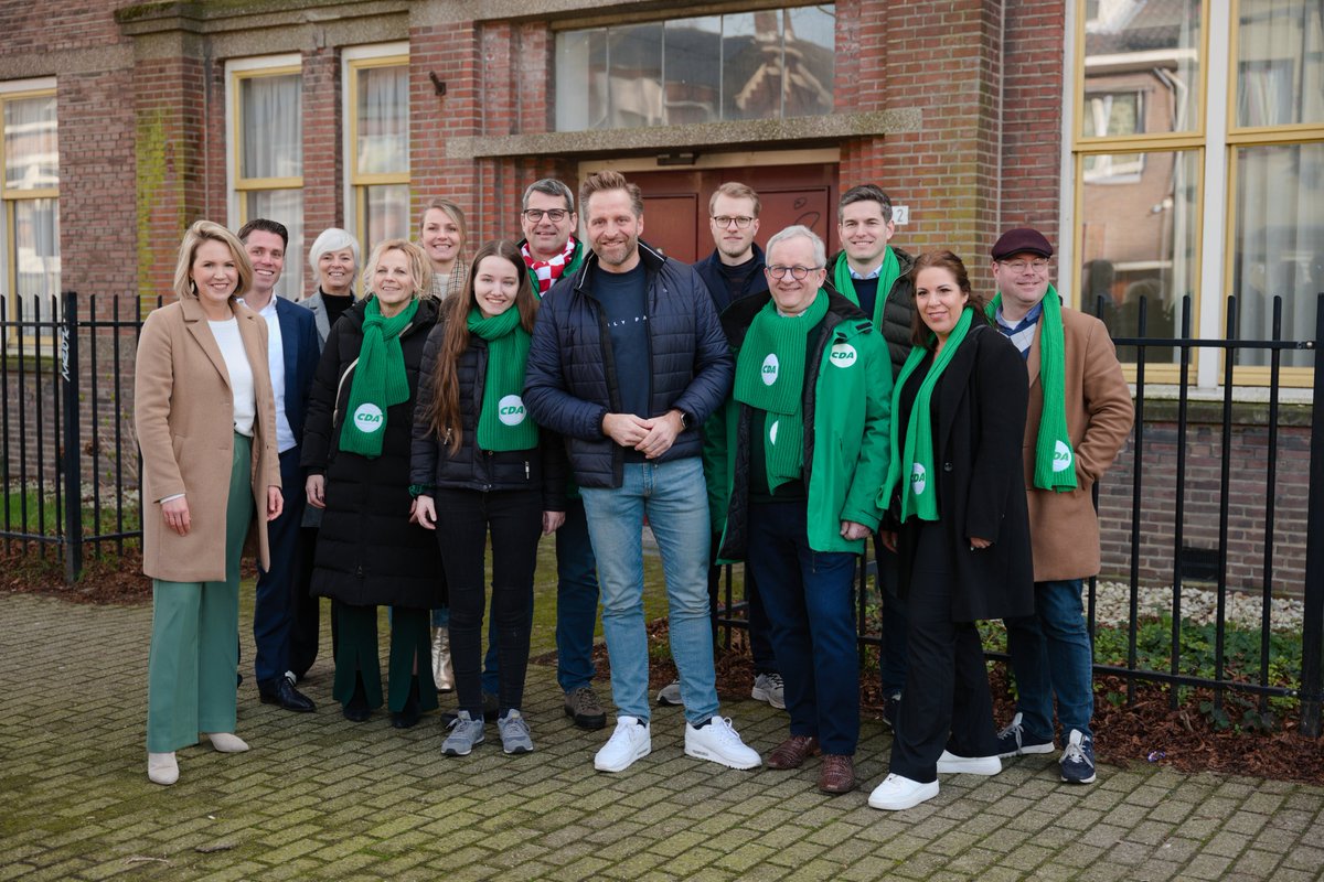 𝗕𝗲𝘇𝗼𝗲𝗸 𝗛𝘂𝗴𝗼 𝗱𝗲 𝗝𝗼𝗻𝗴𝗲 𝗮𝗮𝗻 𝗧𝗶𝗹𝗯𝘂𝗿𝗴!
Gisteren hebben we aan een fantastische club mensen laten zien hoe we #samenbouwen en samen-leven vorm willen geven. Met oa <a href="/hugodejonge/">Hugo de Jonge</a>, <a href="/ErikRonnes/">Erik Ronnes</a>, <a href="/tbwberendsen/">Tom Berendsen</a> en <a href="/AnneZouridis/">Anne Zouridis-Veldhoven</a>.
Lees verder: bit.ly/3LdBfPd