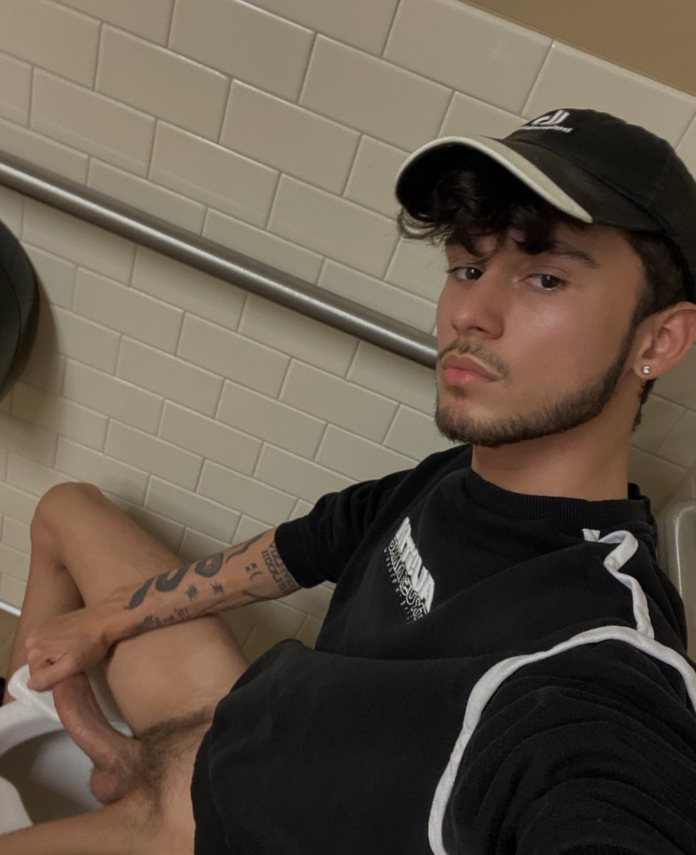 claylongz's tweet photo. meet me in the restroom? 😳 t.coBF3W...