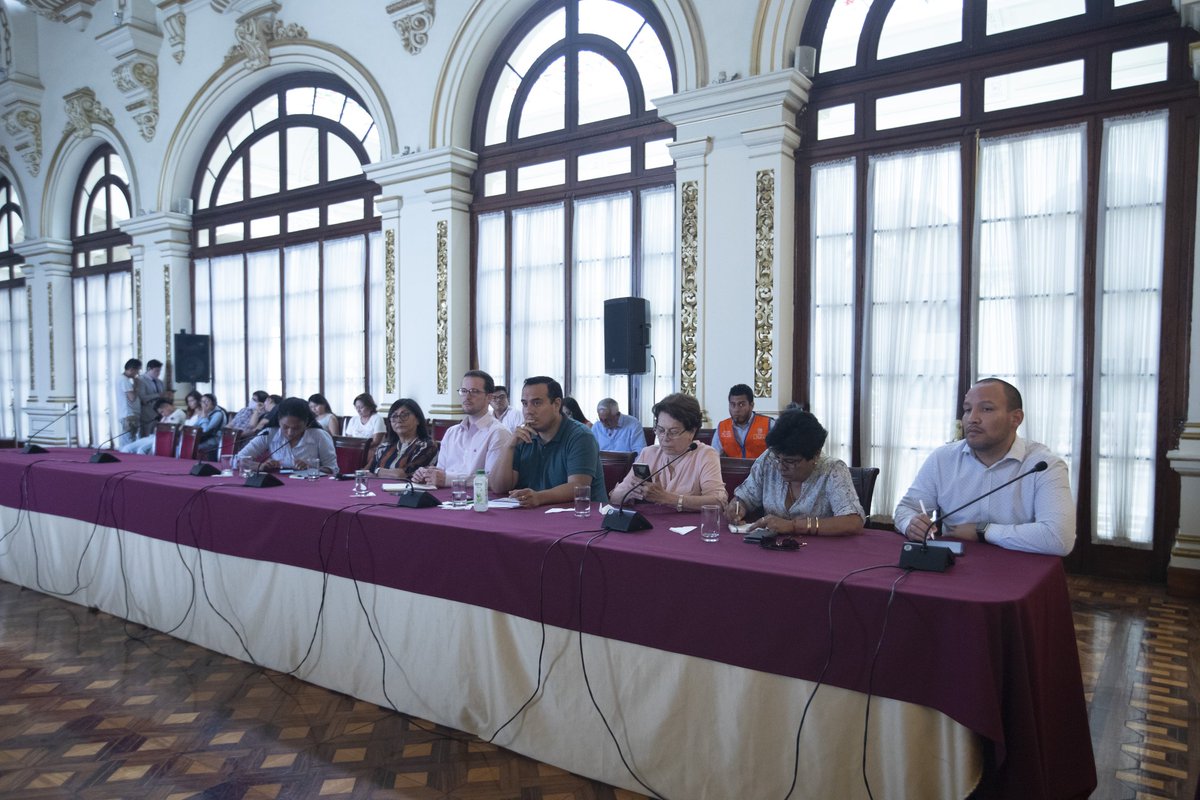 congresoperu's tweet photo. #CongresoInforma I Congresistas por Lima se reunieron con el alcalde de la @MuniLima para concretar acciones de ayuda y de prevención en los sectores vulnerables, ante las lluvias intensas que se avecinan en la capital. https://t.co/5osCusWpEj