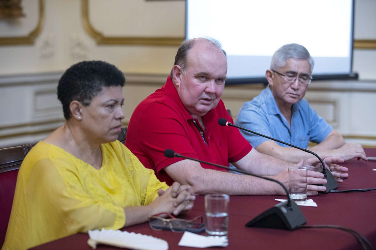congresoperu's tweet photo. #CongresoInforma I Congresistas por Lima se reunieron con el alcalde de la @MuniLima para concretar acciones de ayuda y de prevención en los sectores vulnerables, ante las lluvias intensas que se avecinan en la capital. https://t.co/5osCusWpEj