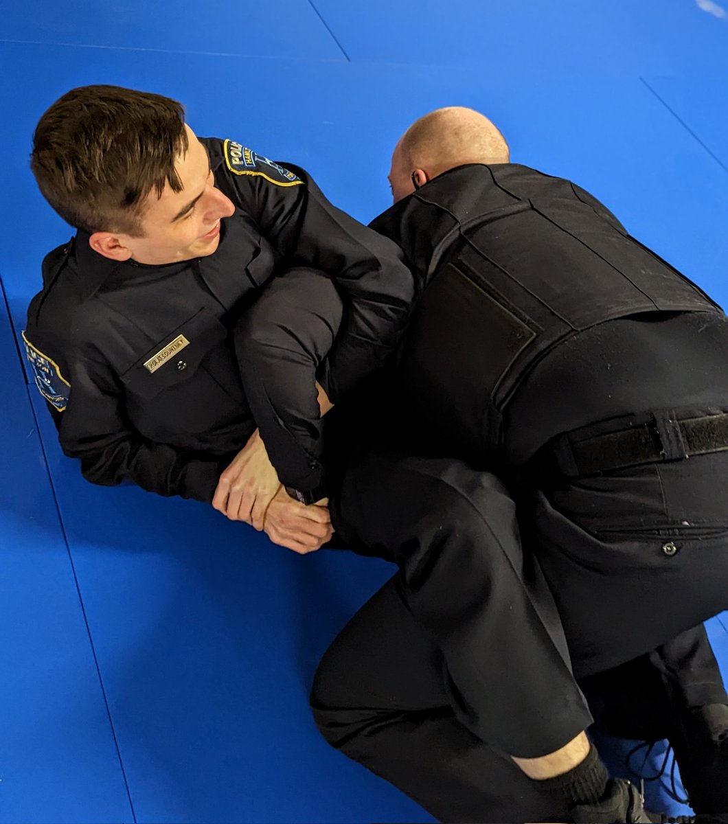 SgtChrisWall's tweet photo. After last night's dinner, Ofc. Stephens presented our crew with weapon retention techniques from guard and mount positions. Breaking in our new mats for our next training.
#HTPD #Training #gracie #bjj #police #OPNation https://t.co/tZ3vLPHmGp