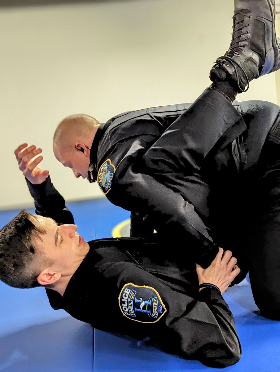 SgtChrisWall's tweet photo. After last night's dinner, Ofc. Stephens presented our crew with weapon retention techniques from guard and mount positions. Breaking in our new mats for our next training.
#HTPD #Training #gracie #bjj #police #OPNation https://t.co/tZ3vLPHmGp