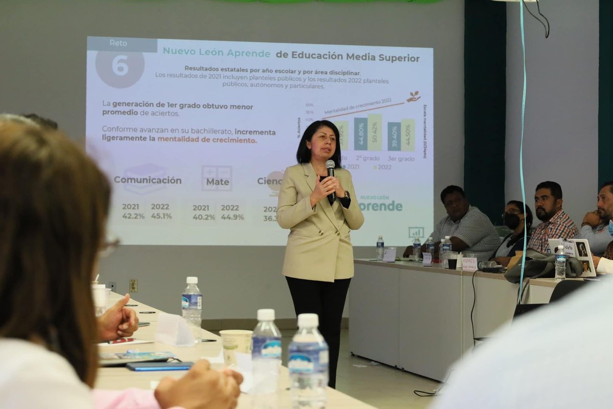 blancaluzmtz's tweet photo. El @CECyTEOaxaca se prepara para seguir ofreciendo la mejor oferta educativa. Hoy recibimos la capacitación para el fortalecimiento del Sistema de Educación Dual en #Oaxaca, por la Mtra. Rosario Nolasco Fonseca, Subsecretaria de Educación Media Superior y Superior de Nuevo León. https://t.co/LgoVRMuopJ