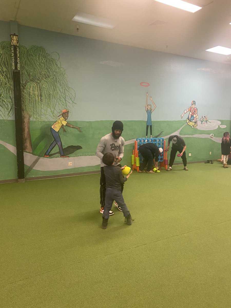 NevadaRecruits's tweet photo. Had fun helping out at the Kings Row Community Life Center!!

#BattleBorn x #OnePack https://t.co/FWODG4P9xg