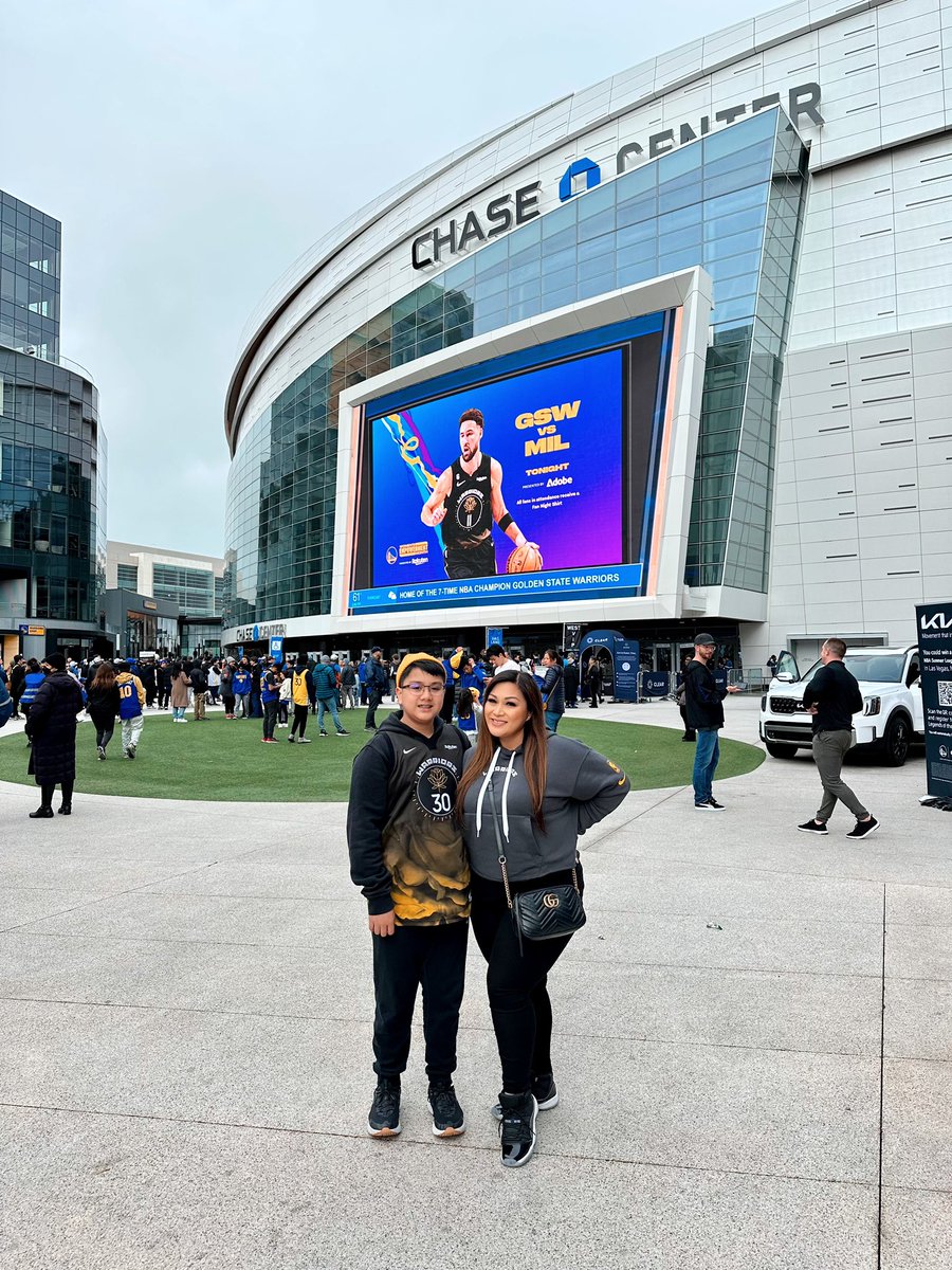 LenoreAntonio's tweet photo. Let's go @warriors!! Happy to be back on
#WarriorsGround !! Celebrating the kiddos birthday! #dubnation https://t.co/43xCDWm1JZ