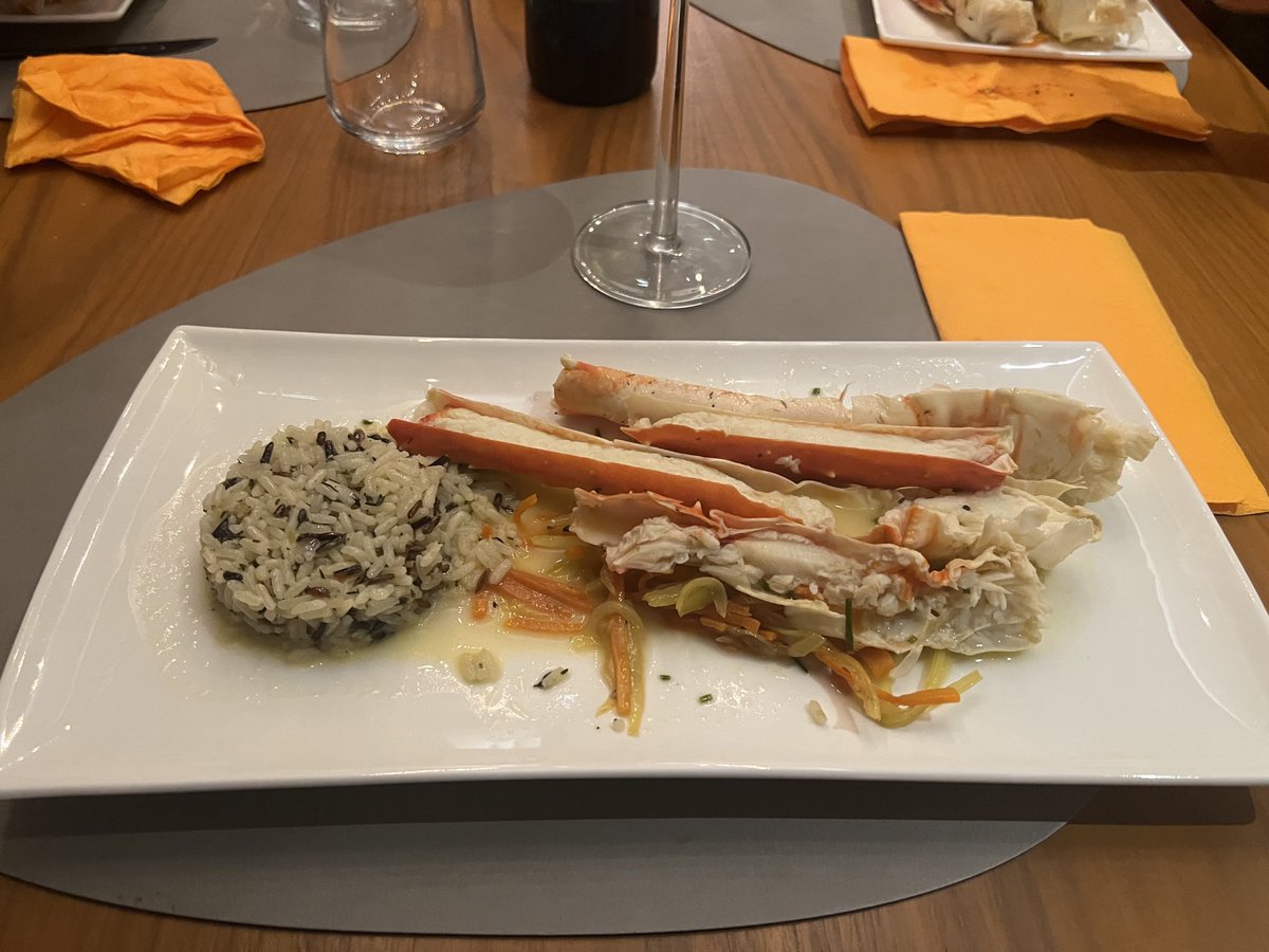 LanbikerPhilip's tweet photo. #alaskan #snowcrab #PaulKerckhof #chef #lemonbutter https://t.co/wNsEZsfr69