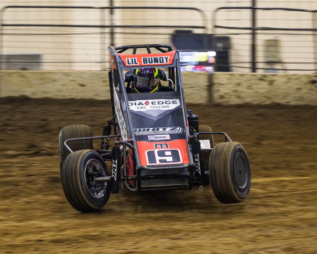Xtreme_Outlaw's tweet image. Qualifying complete… and we’ve got a New Track Record!

@EthanMitchell_ lays down a 9.614 to set the new Midget record inside the Southern Illinois Center. ⚡️

He picks up his second career @whitzracing Fast Time Award and will start P4 in Heat #4.