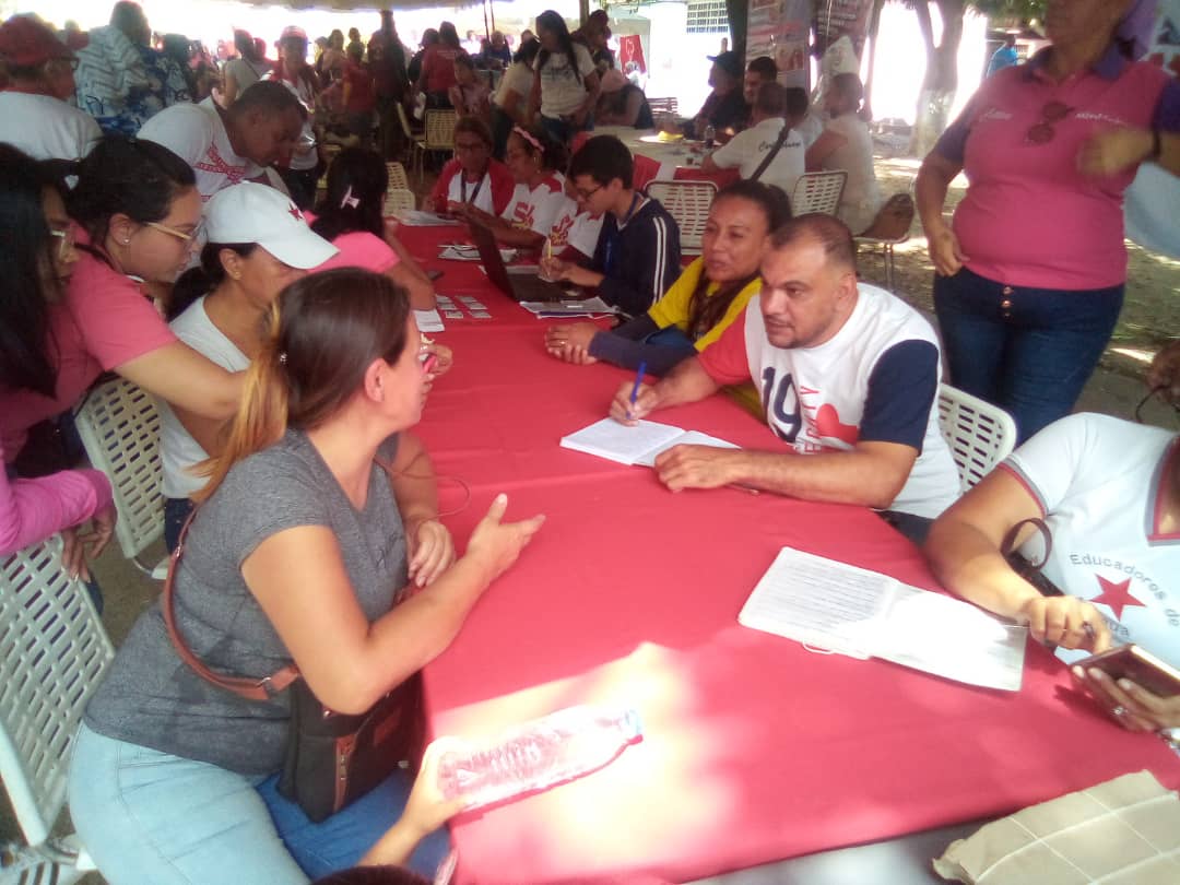 hogarchavista's tweet photo. Hogares de la patria presente en la jornada de amor en atención a las víctimas de la guerra económica, gracias @NicolasMaduro @PartidoPSUV @gmhogarespatria https://t.co/907srF80AL