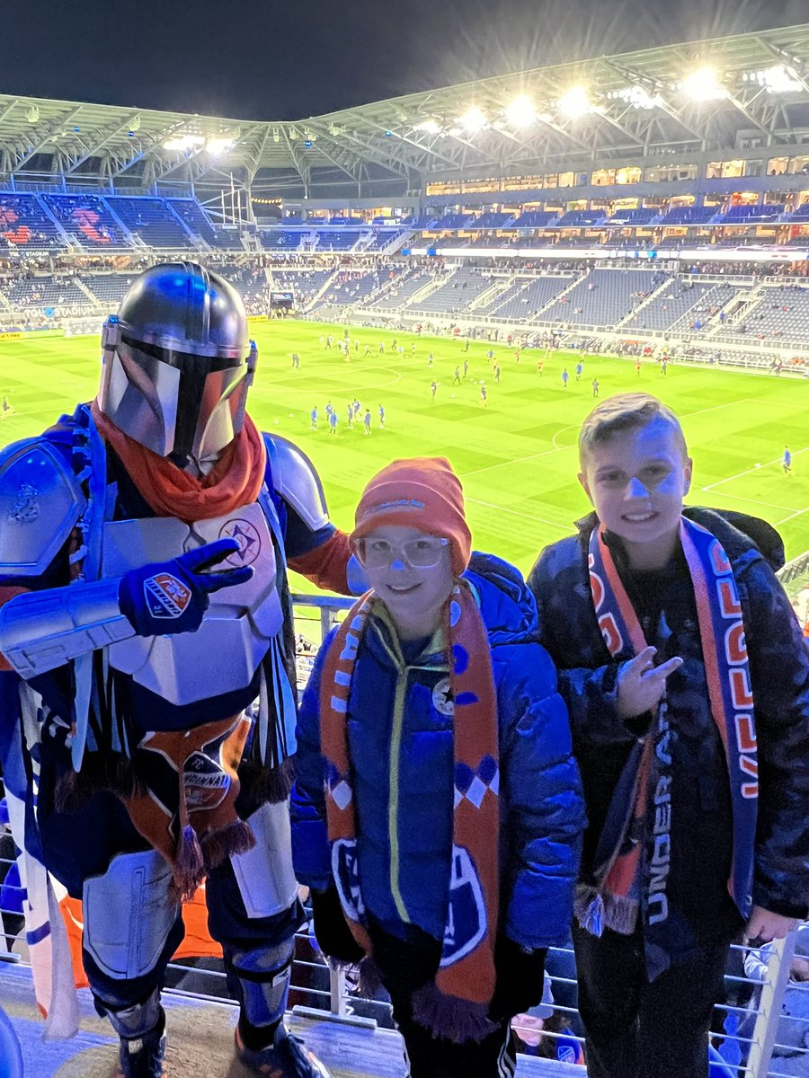 runner4ever529's tweet photo. ⚽️ Let’s go #FCCincy, let’s get 3 at home!  #AllForCincy #FCCincy ⚽️ https://t.co/UaJbOJMplb
