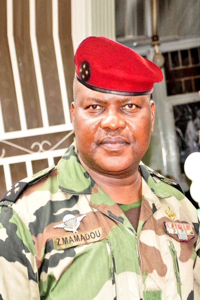 L’Homme qu’il faut à la tête l’Etat-major des FACA
Le Général de Corps d’Armée Zéphirin MAMADOU n’a jamais failli à son devoir malgré la crise sécuritaire difficile en RCA. L’unicité de la chaine de commandement fait en sorte que sa voix est écoutée tant à Bangui qu’en provinces.