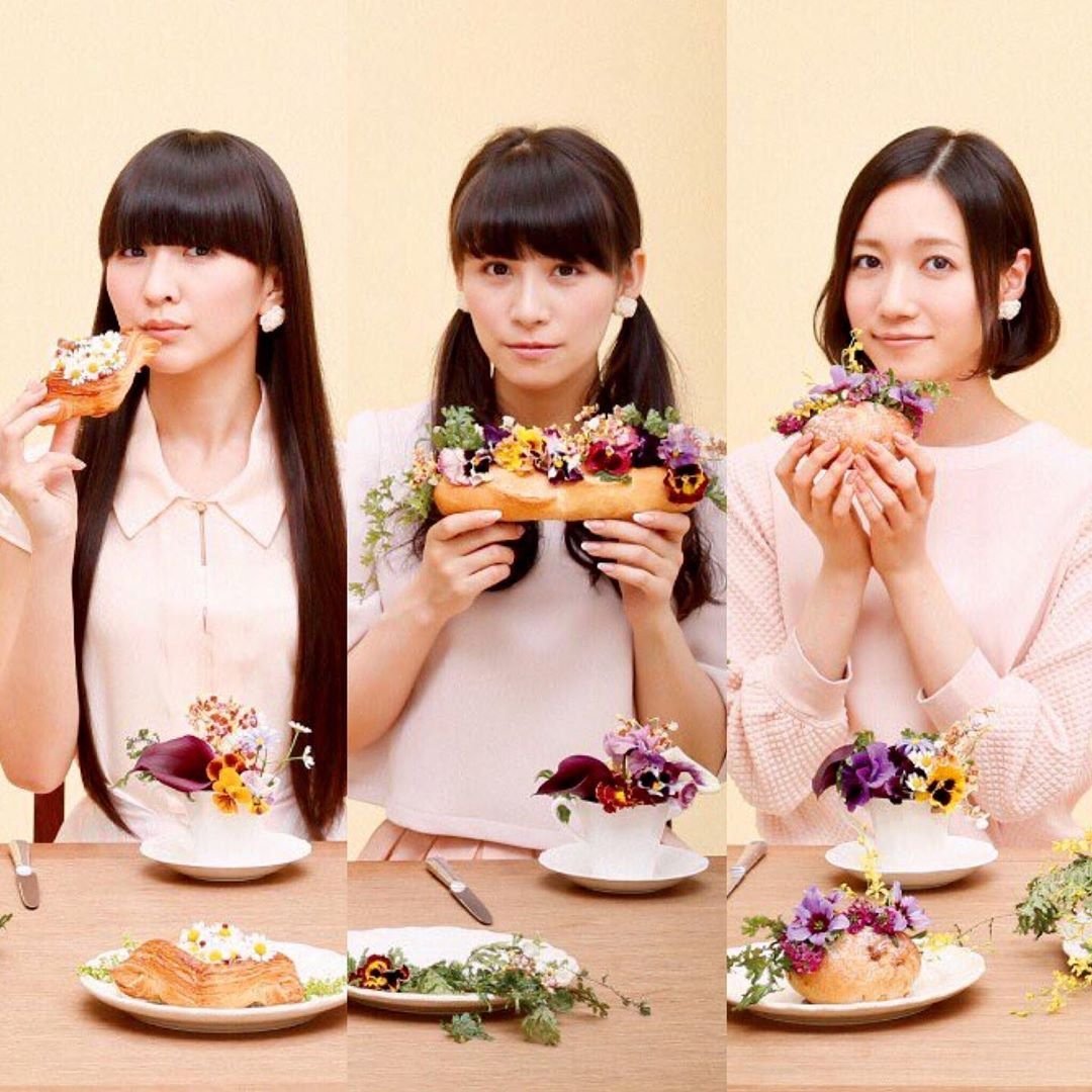 おはようございます☀昨日東京でライブだったので、今朝はホテルで朝ごはんです。
紅茶を飲みたくてお湯を注いだらすごく濁ってて不思議なお茶だなぁと思いっていたらお味噌汁でした…
ほうじ茶で蕎麦の出汁取ったりするとか言うので、許容範囲だと思います。
覚醒しろ私!
帰ります!ありがとう東京🫶