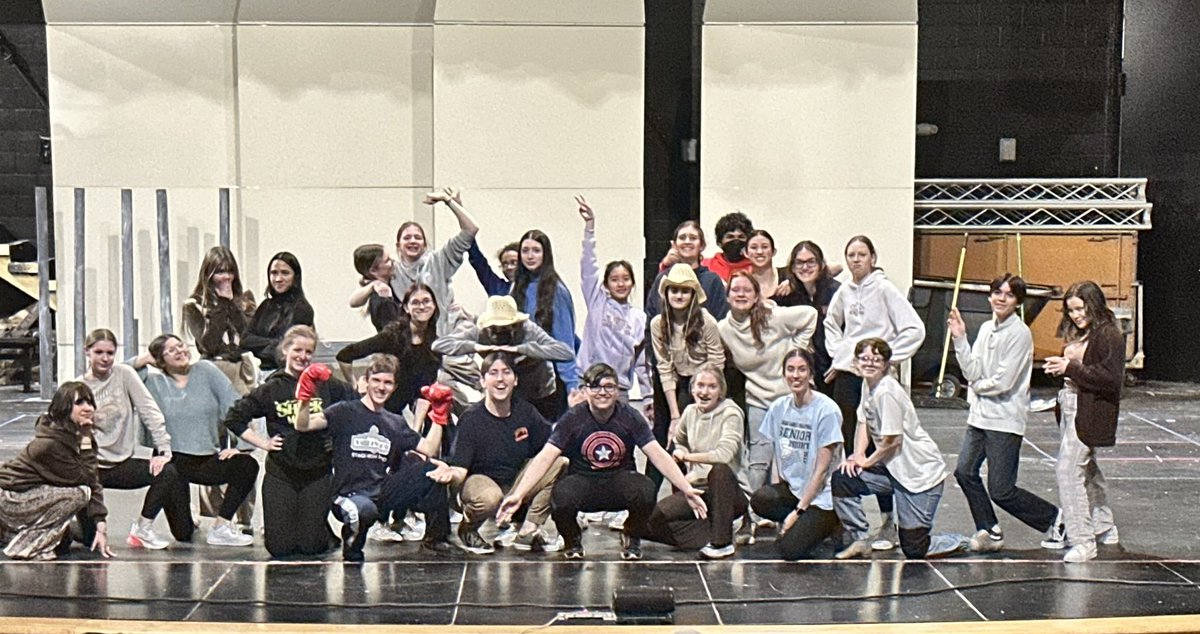 StaggMusical's tweet image. …and I give you the #bikinibottom sea creatures of #thespongebobmusical performing April 13 and 15th. @CHSD230 @StaggHighSchool