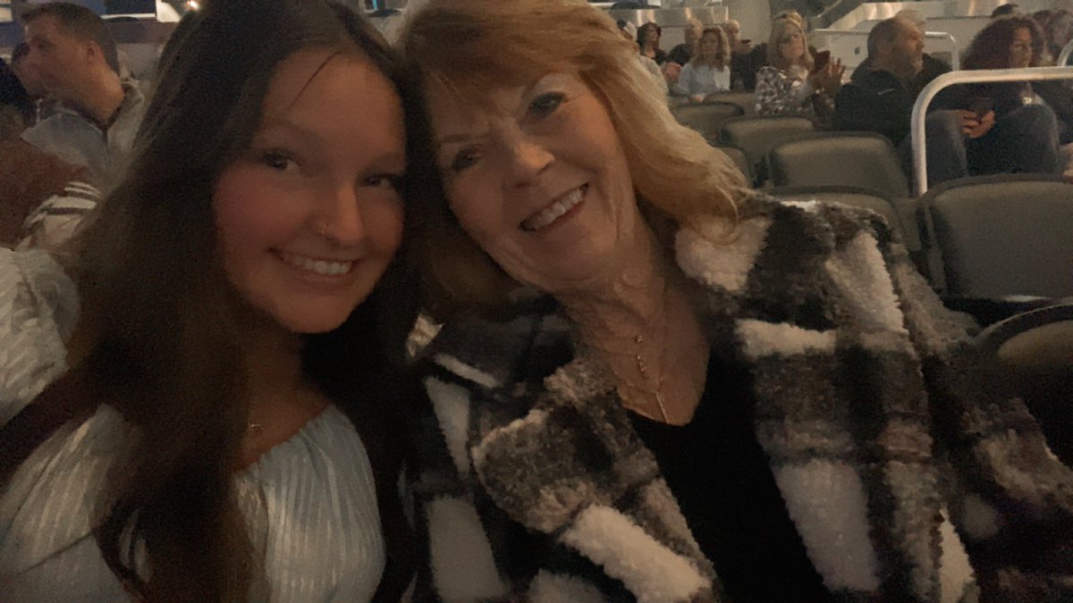 apru24's tweet image. #BSINDIANAPOLIS   🎤🎤