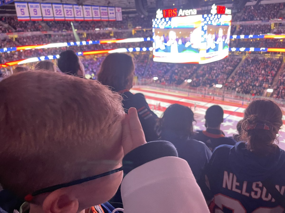 #LGI #NYI great night for hockey.  Thank you #NYI for hosting #cubscout troop 178!