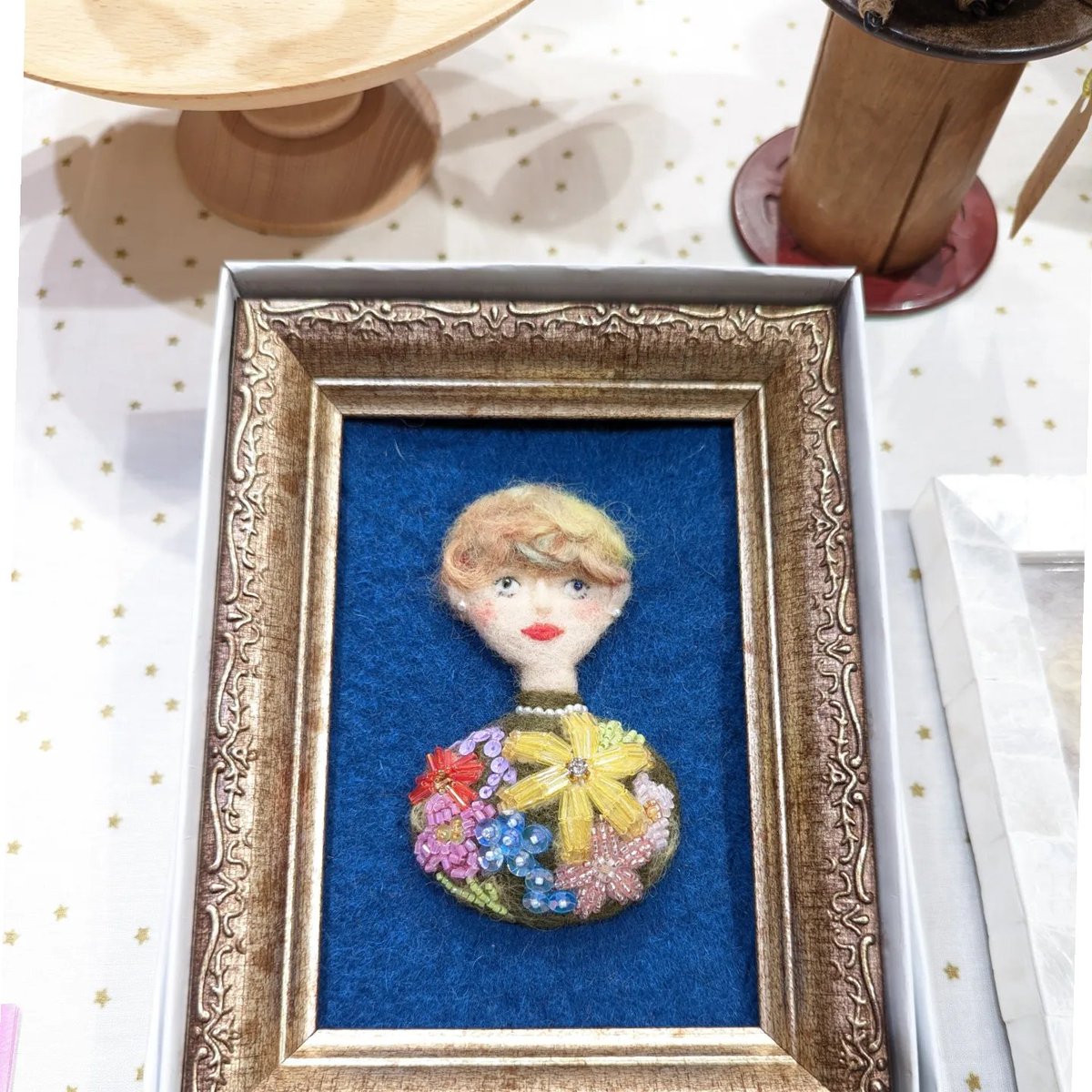 jyoshiparty's tweet photo. 本日も有楽町マルイ５階で展開中です💘🐏羊毛とビーズのブローチ、アート、バッグチャーム揃っています❣️ https://t.co/2a3cW9NnWX