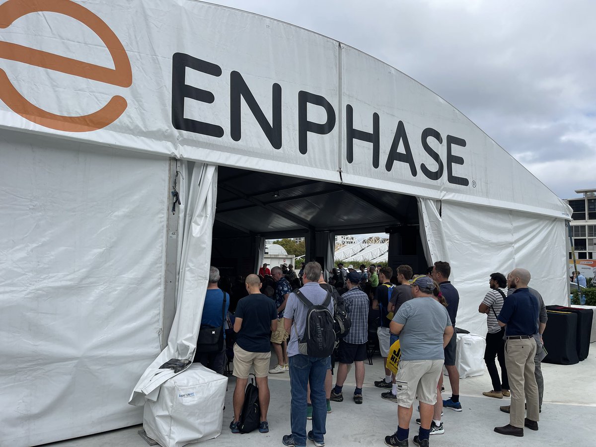 OzRecon's tweet photo. Gonna need a bigger forum. ✊
Incredibly popular talk on “Is China the key to cheaper cars?”  Incredibly popular topic with people here in Australia. #FullyChargedLIVEAustralia #iccsyd #ev #evcars #GreenEnergy #automotive #china #byd #cherry #honeywell #seagull #uber #rideshare https://t.co/EcQY4BZhaQ