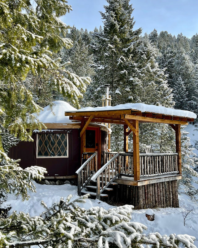 Want to get away just for the night? Every Monday in March is Industry Night. All Yurts are half price every Monday, plus we waived our two-night minimum stay policy. Use the promo code 'showindustrythelove' and make your Monday more memorable! 
bit.ly/3YhKeCb