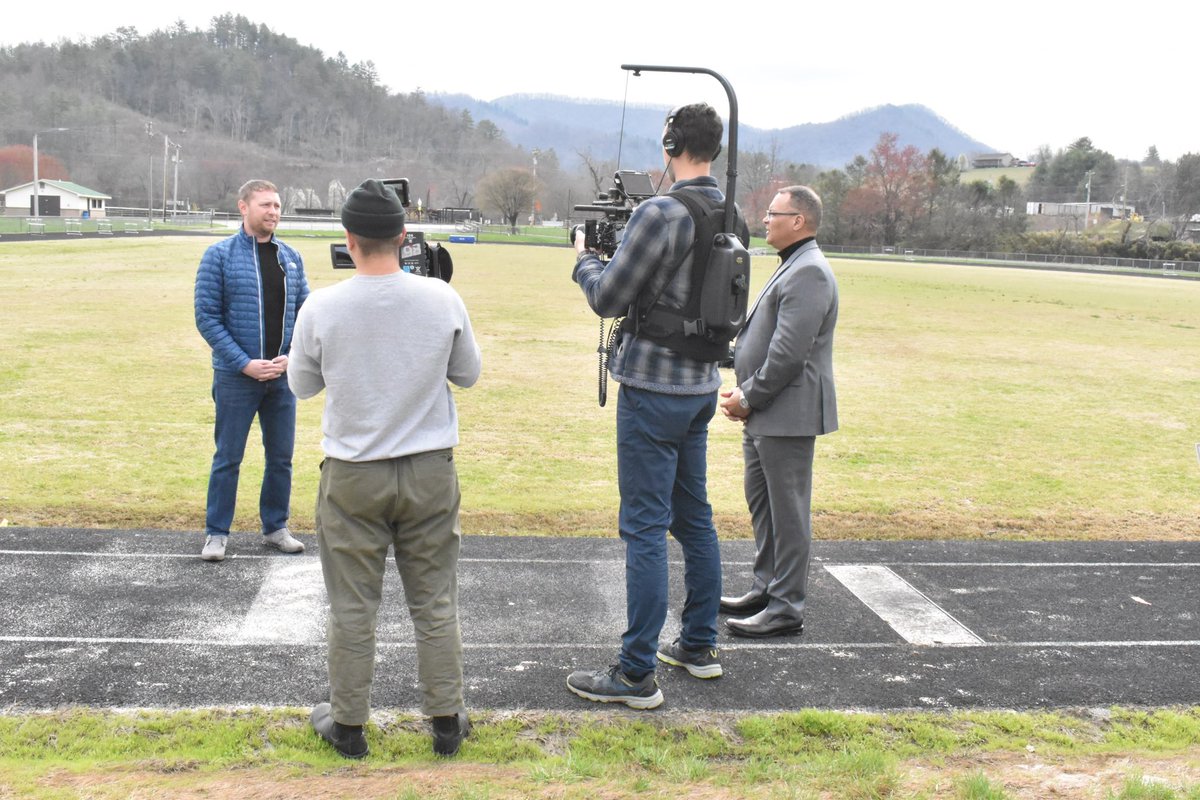 thegrahamstar's tweet image. #Robbinsville High School Science Teacher was surprised by representatives with the Burroughs Welcome Fund. Find out how much grant money was awarded for STEM classes in #GrahamCounty in the March 16 edition of The Graham Star. #GrahamCountyNC #RobbinsvilleNC