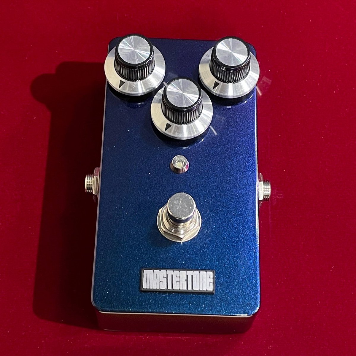 ROCKINN_namba's tweet photo. 【#ロックイン難波】好評再入荷!#TONEBLUE × Blackberry JAM × SAITO COLOUR WORKSの3社チームブランド「#MASTERTONE」による"HA-1"。EOD OXBLOOD開発時に評価の高かったプロト機を製品化。ゲインが高くレスポンスも良好!外観のマジョーラ・カラーも魅力的なドライブです★→https://t.co/0XBEPrRdAV https://t.co/zAx4S6XIvl